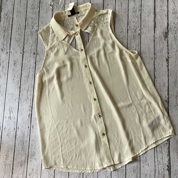 Forever 21 Cream Lace Cutout Button down sleeveless top - Picture 8 of 8